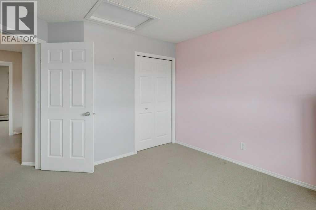 Single Family House for Sale in  Everglen Manor SW Evergreen Calgary 