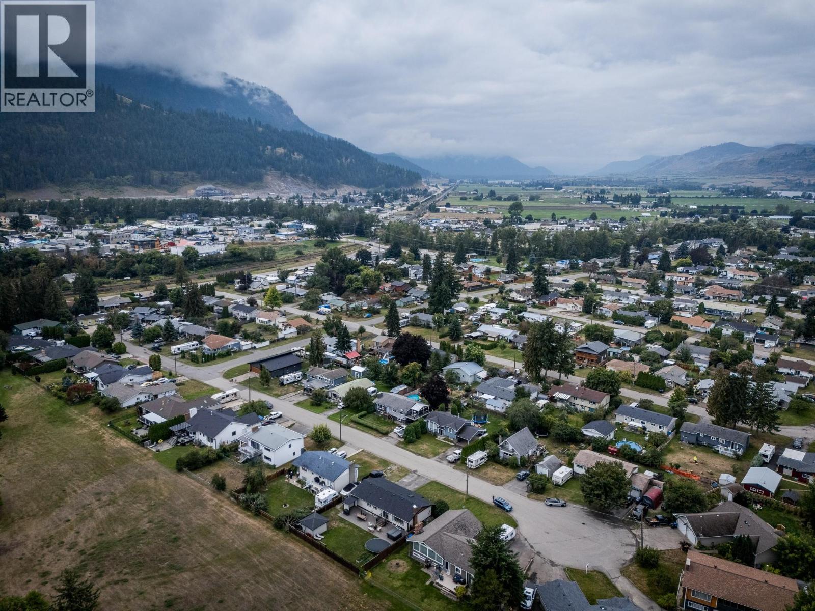 Photo 12 of 327 Aspen Drive, Chase BC