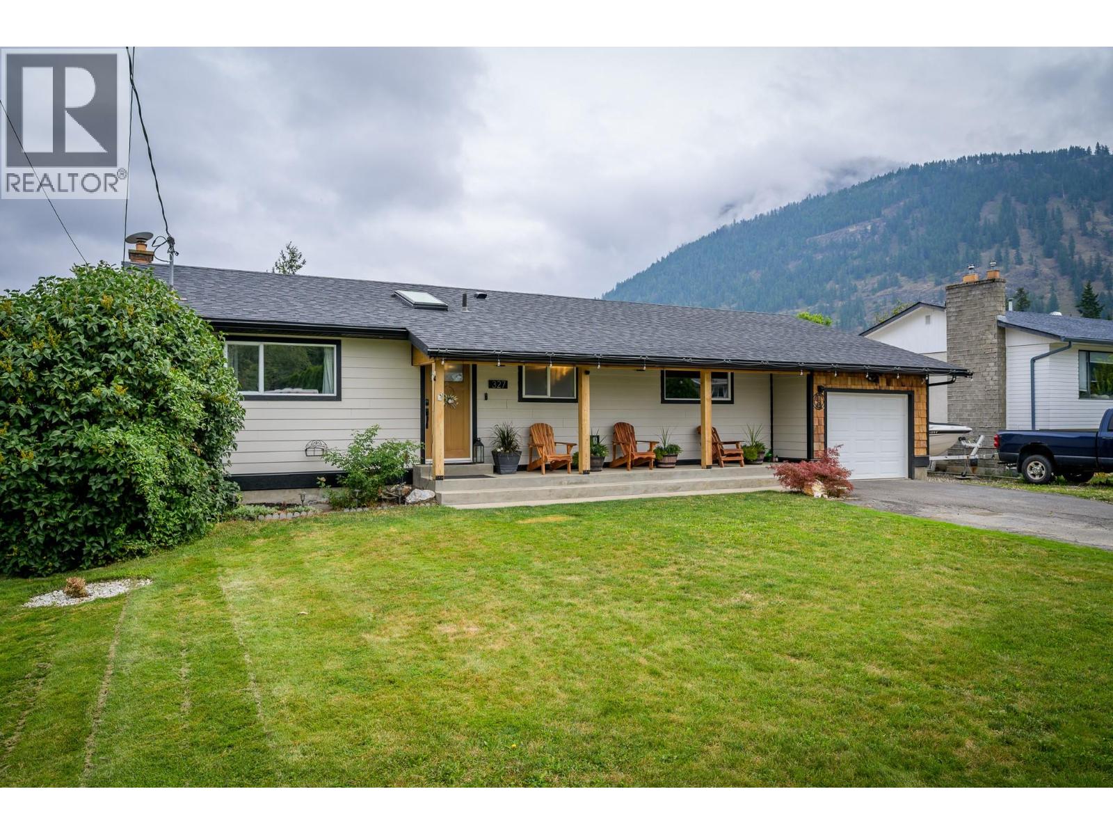 Photo 4 of 327 Aspen Drive, Chase BC