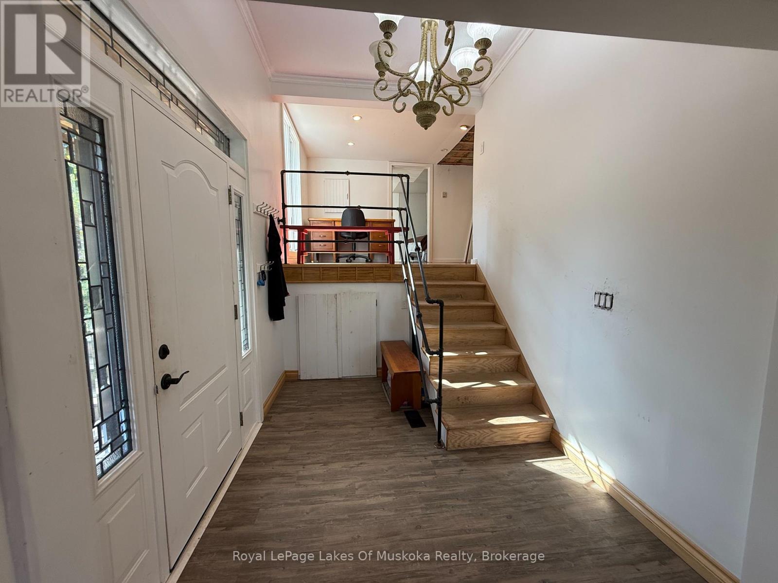 Photo 13 of 48 Kitchen Road S, Huntsville ON
