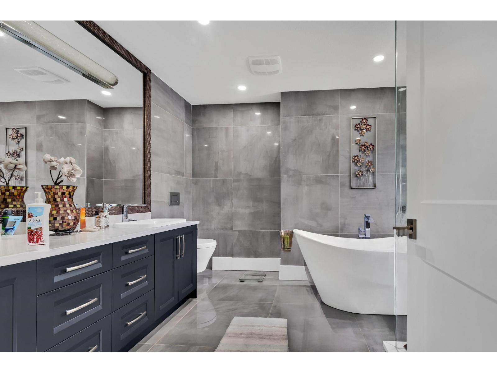 Photo 4 of 6748 123 A Street, Surrey BC