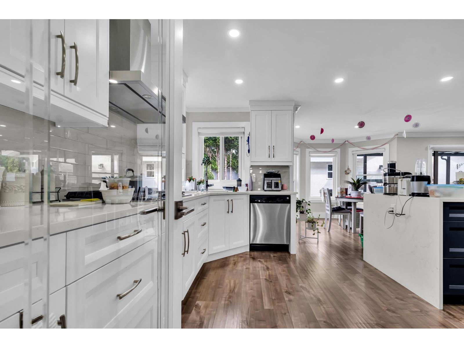 Photo 2 of 6748 123 A Street, Surrey BC