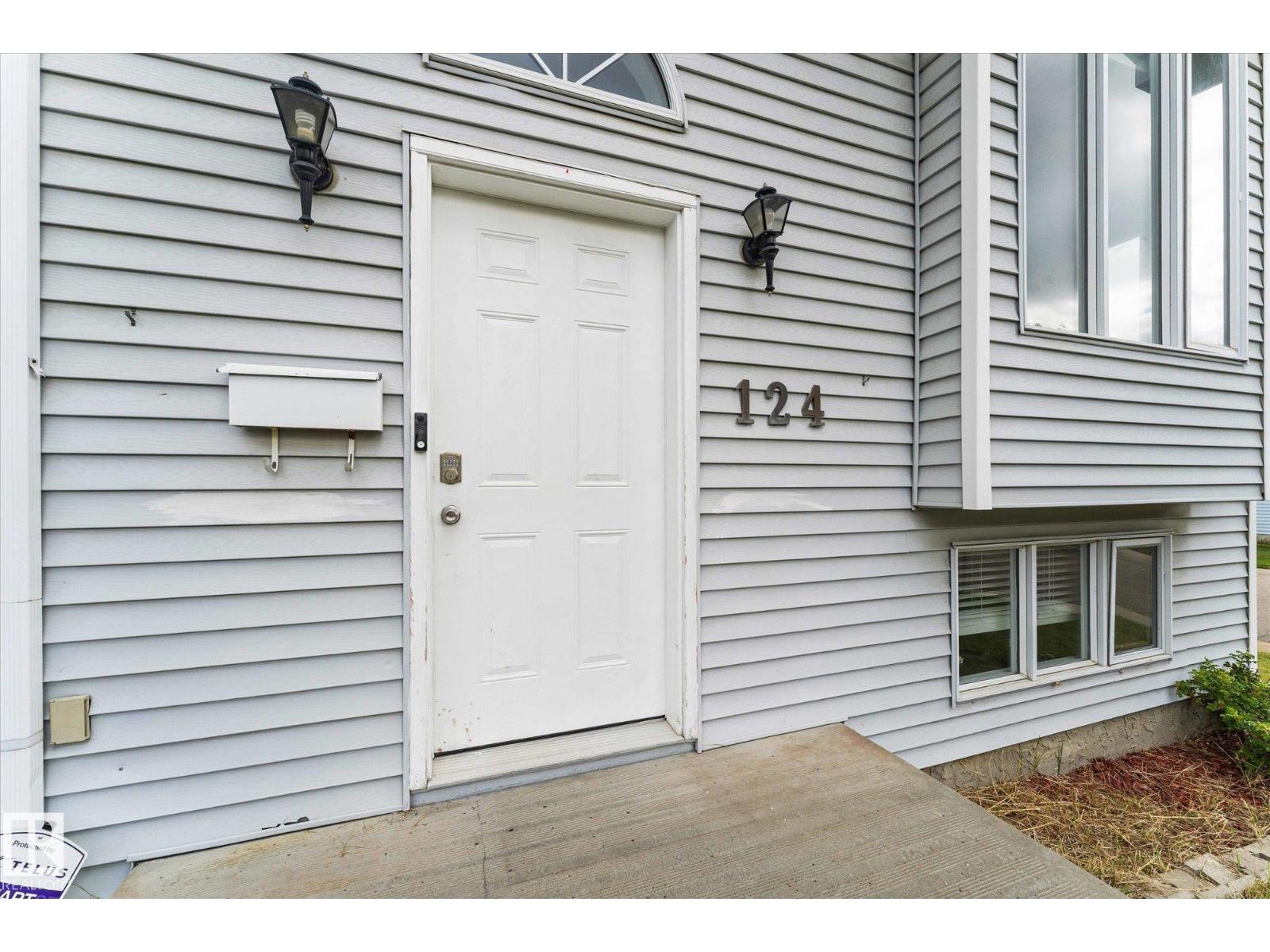 Photo 11 of 124 Klarvatten Rd Nw, Edmonton AB