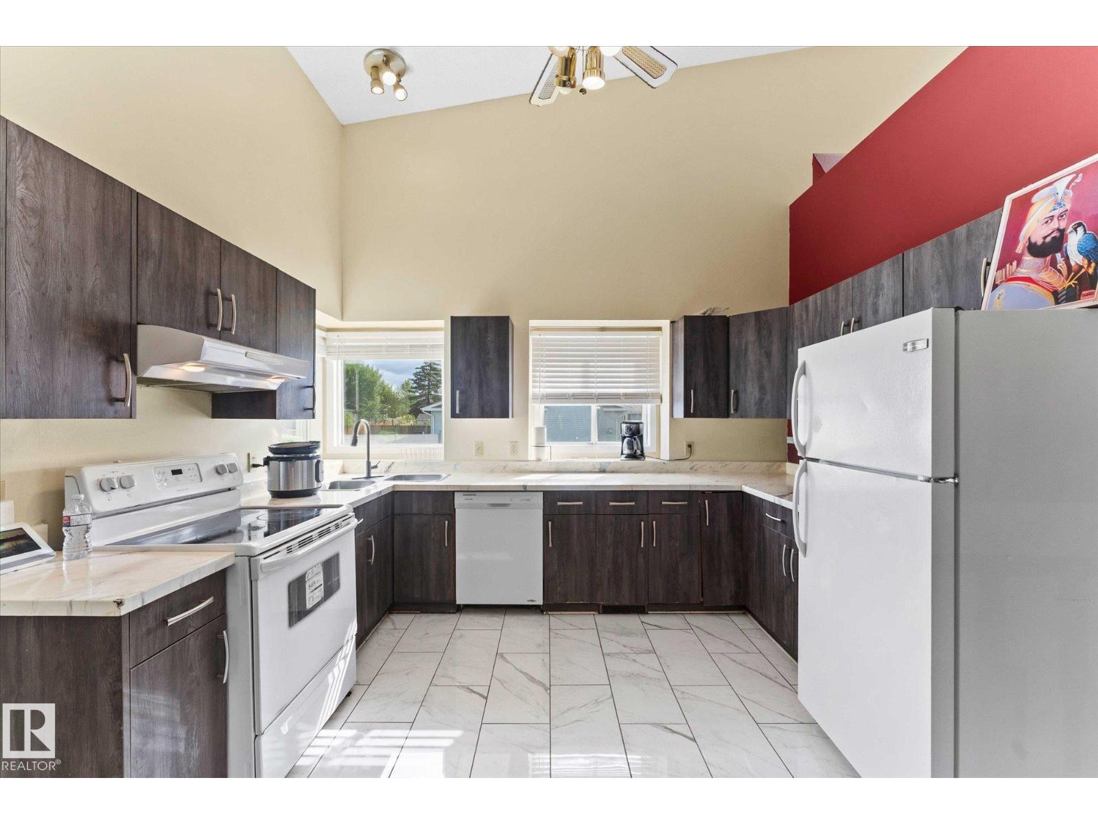 Photo 20 of 124 Klarvatten Rd Nw, Edmonton AB