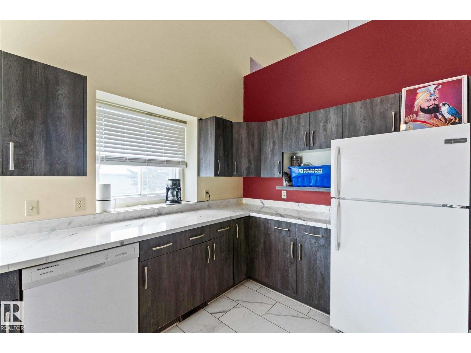 Photo 23 of 124 Klarvatten Rd Nw, Edmonton AB