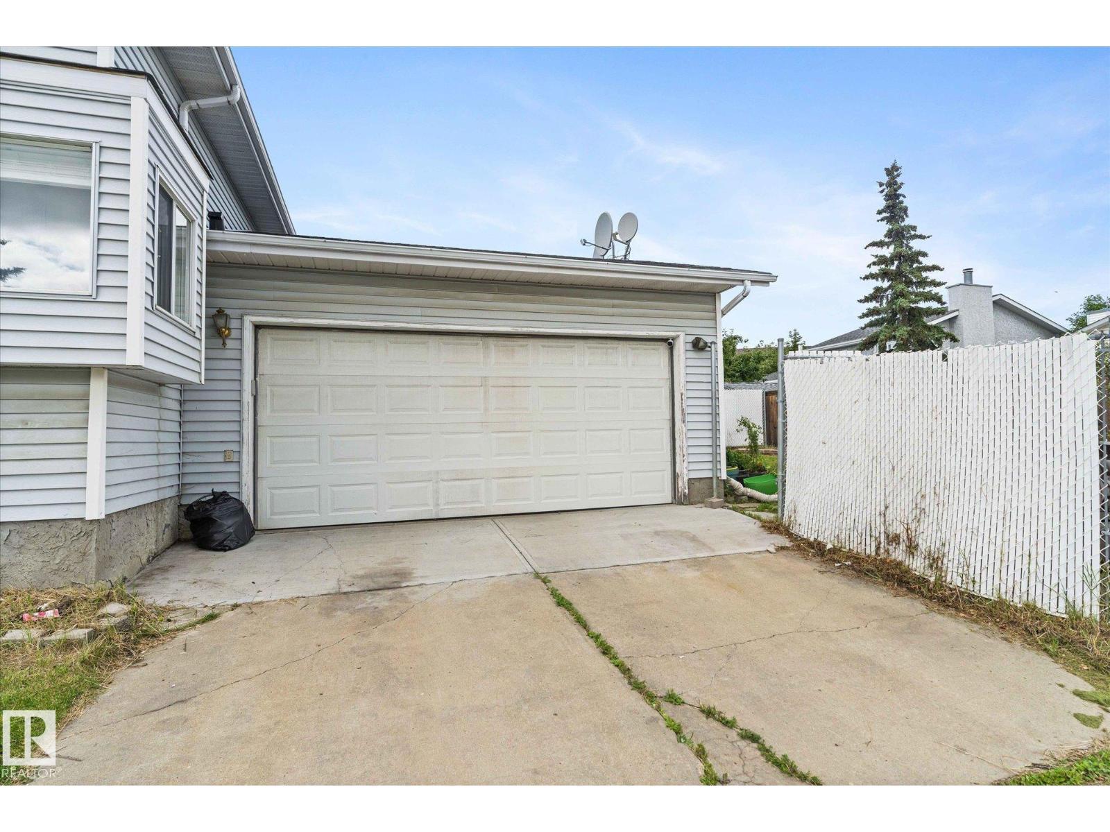 Photo 50 of 124 Klarvatten Rd Nw, Edmonton AB