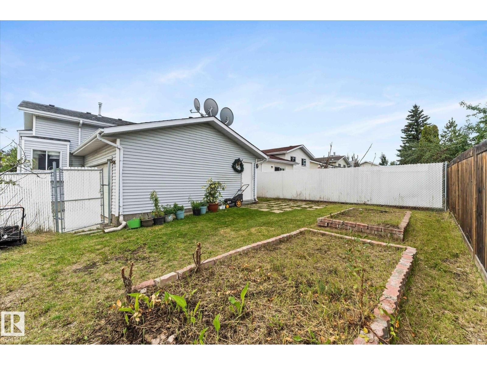 Photo 52 of 124 Klarvatten Rd Nw, Edmonton AB