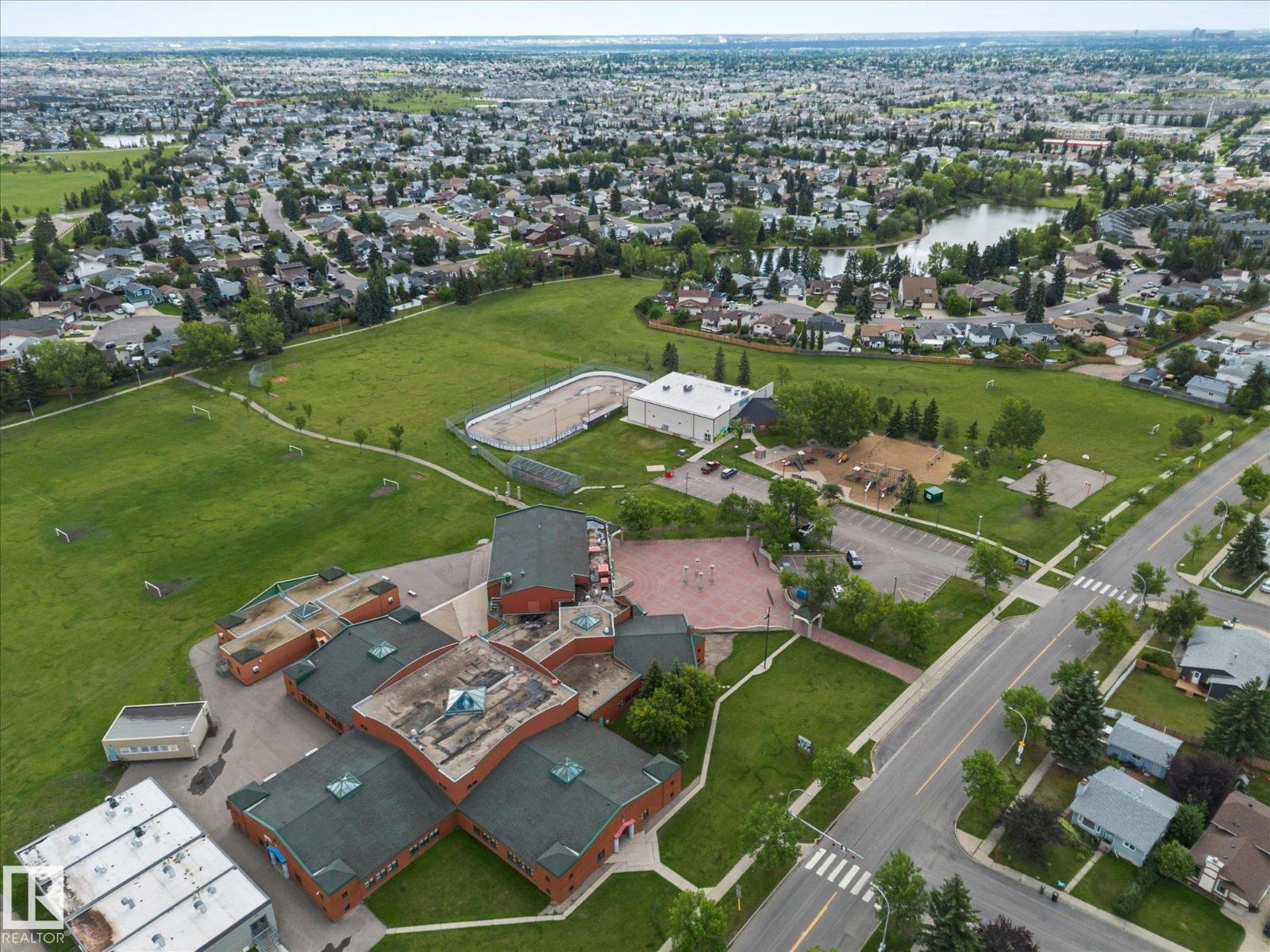 Photo 61 of 124 Klarvatten Rd Nw, Edmonton AB