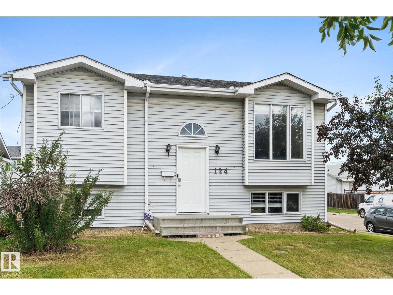 Photo 9 of 124 Klarvatten Rd Nw, Edmonton AB