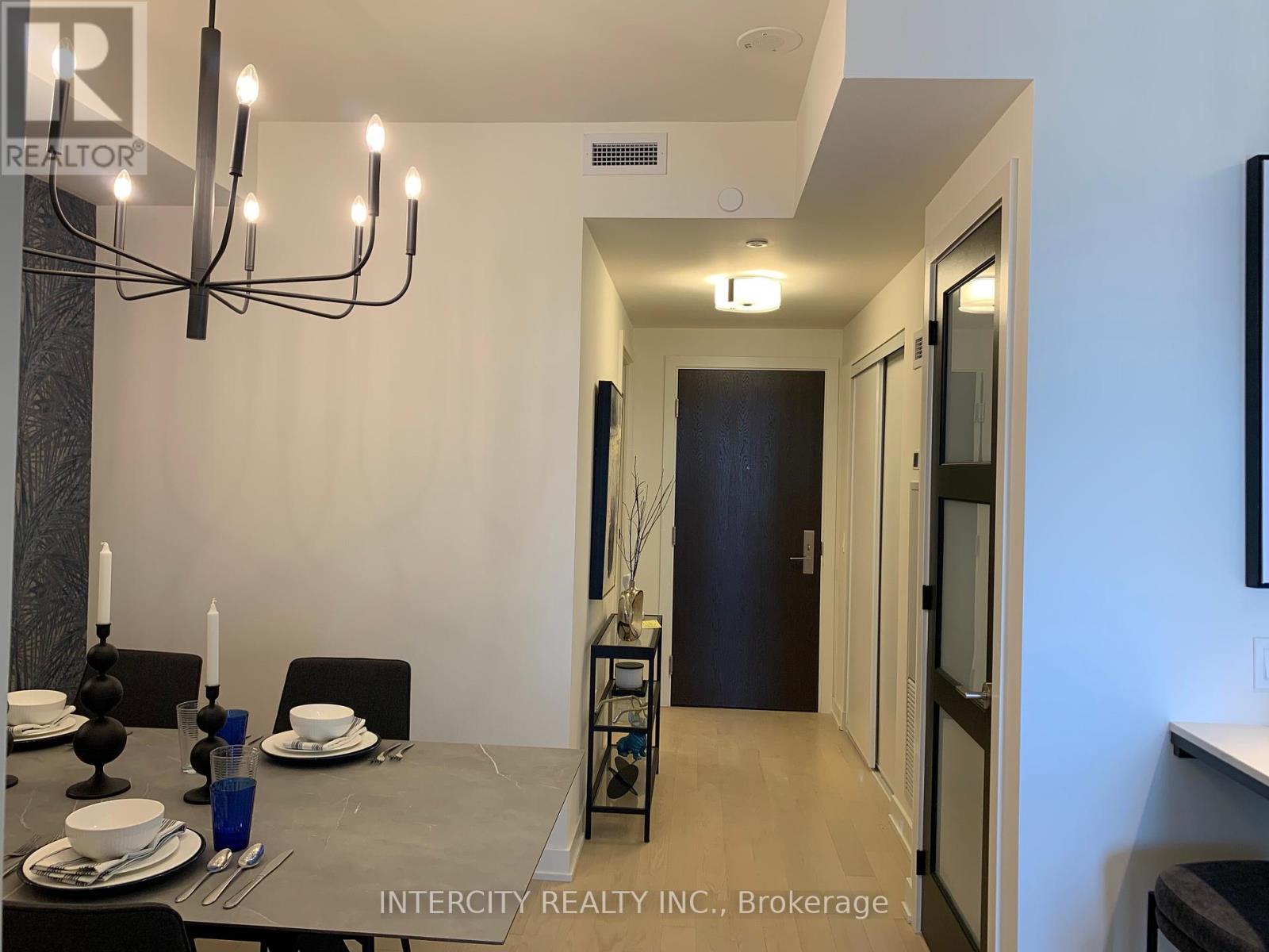 Photo 4 of 2516 330 Richmond Street W, Toronto ON