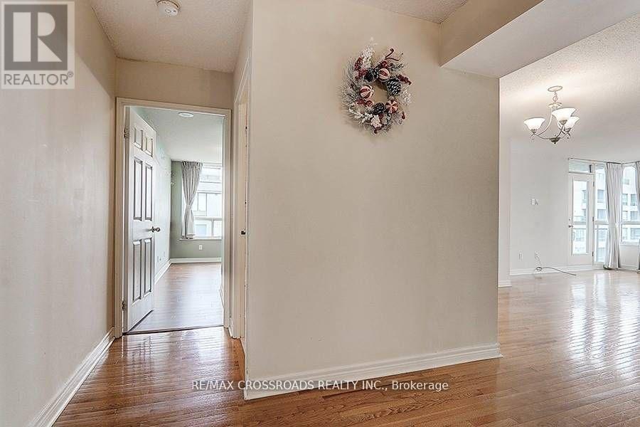 Photo 14 of 2106 18 Parkview Avenue, Toronto ON