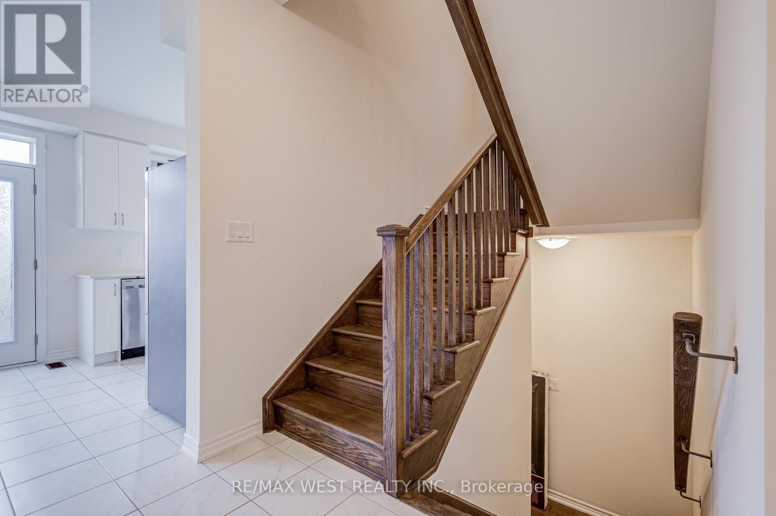 Photo 13 of 2171 Grainger Loop, Innisfil ON