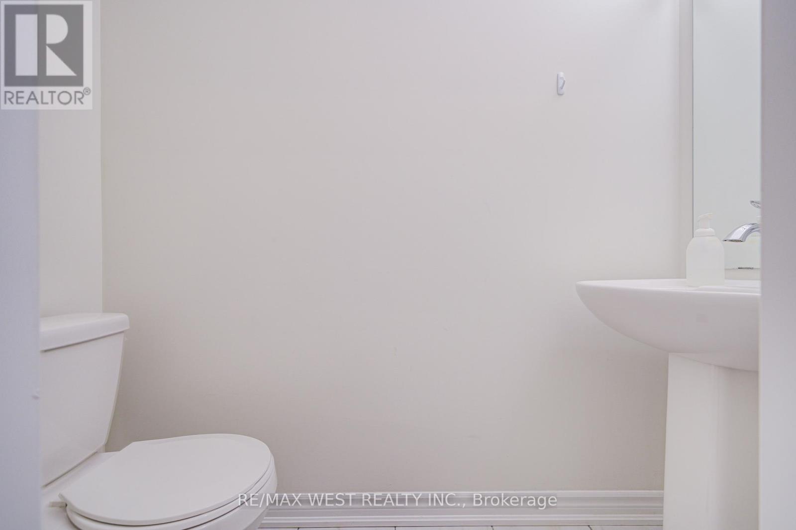 Photo 21 of 2171 Grainger Loop, Innisfil ON