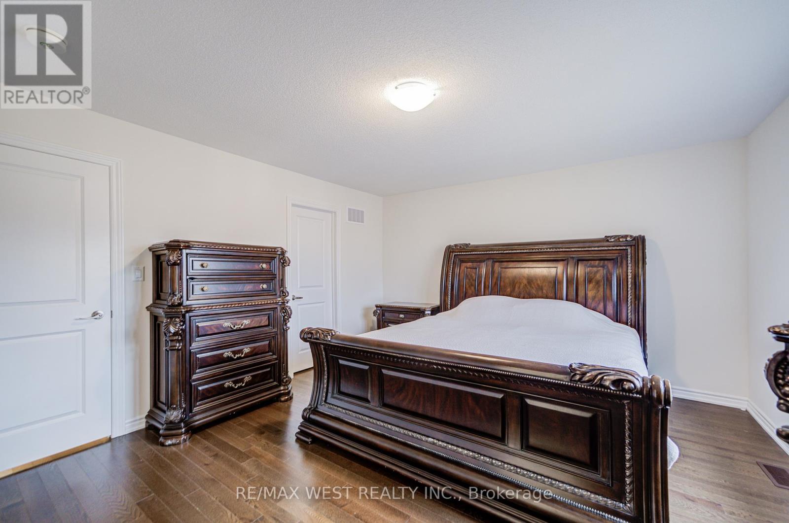 Photo 27 of 2171 Grainger Loop, Innisfil ON