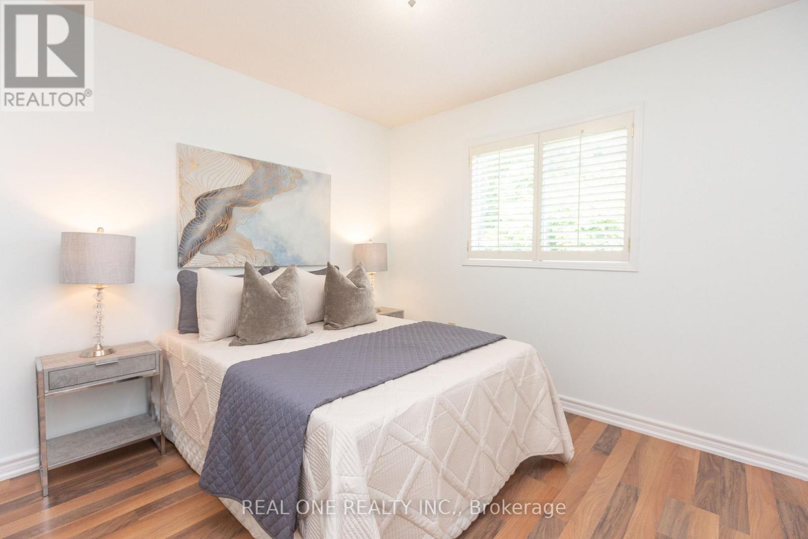 Photo 21 of 31 Cougar Court, Richmond Hill ON