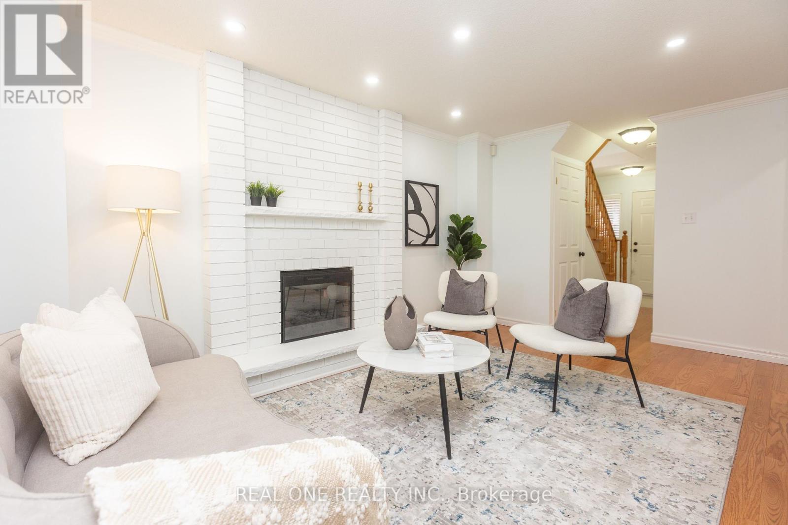 Photo 26 of 31 Cougar Court, Richmond Hill ON
