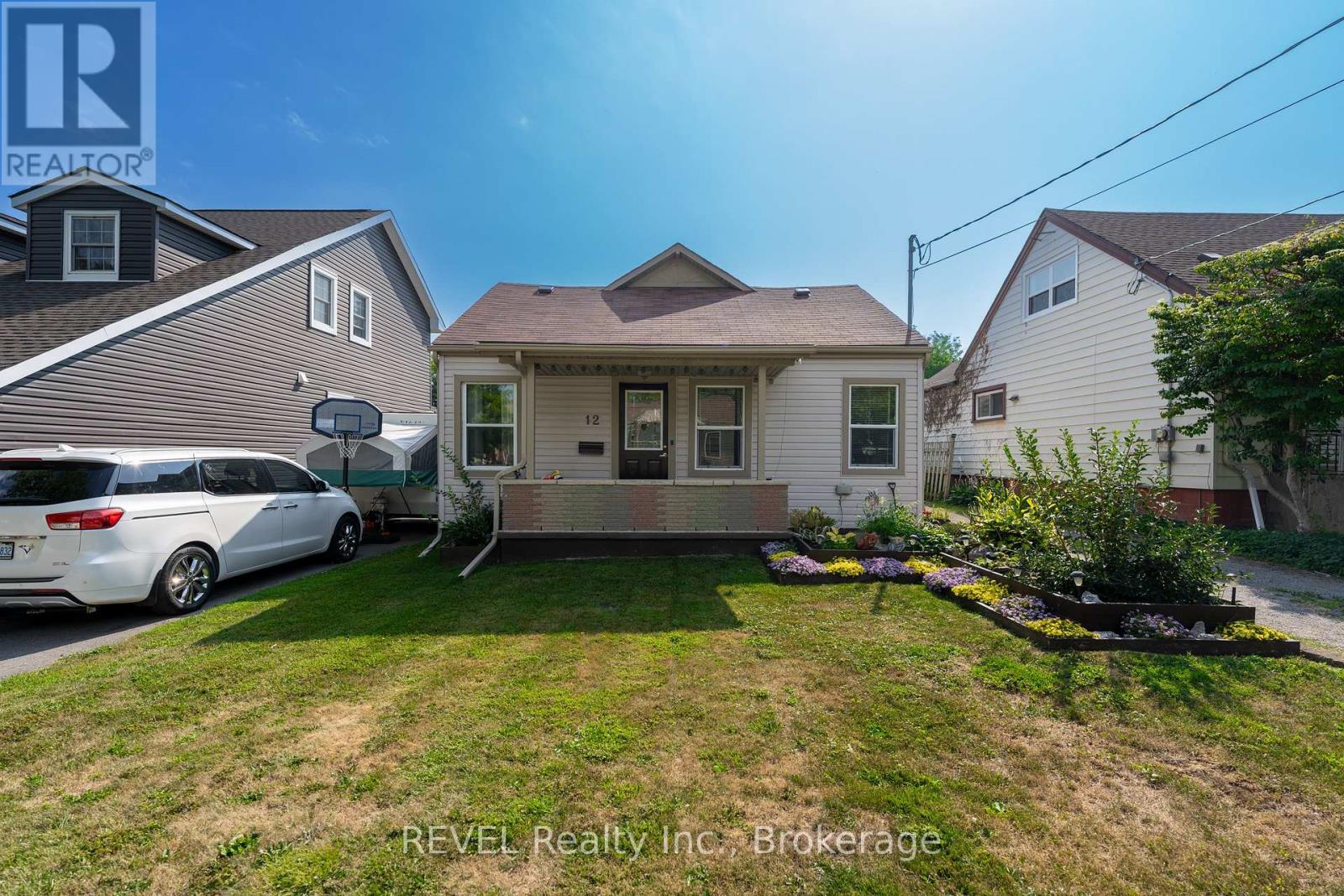 Photo 2 of 12 Hayes Street, St Catharines ON