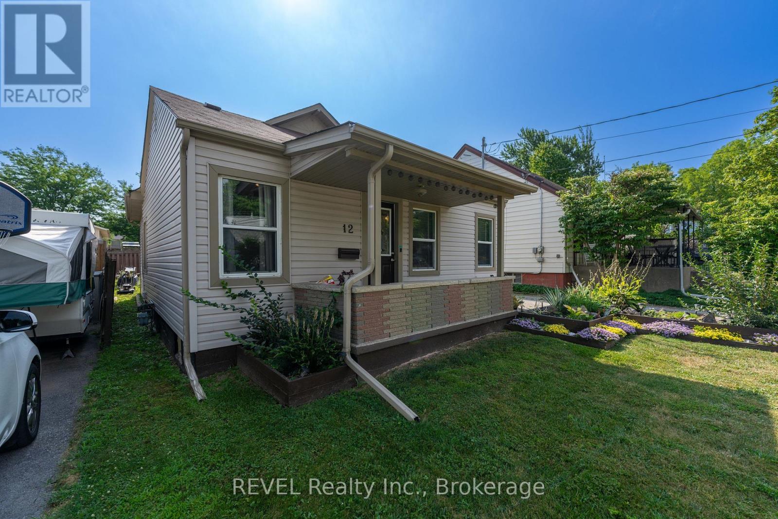 Photo 3 of 12 Hayes Street, St Catharines ON