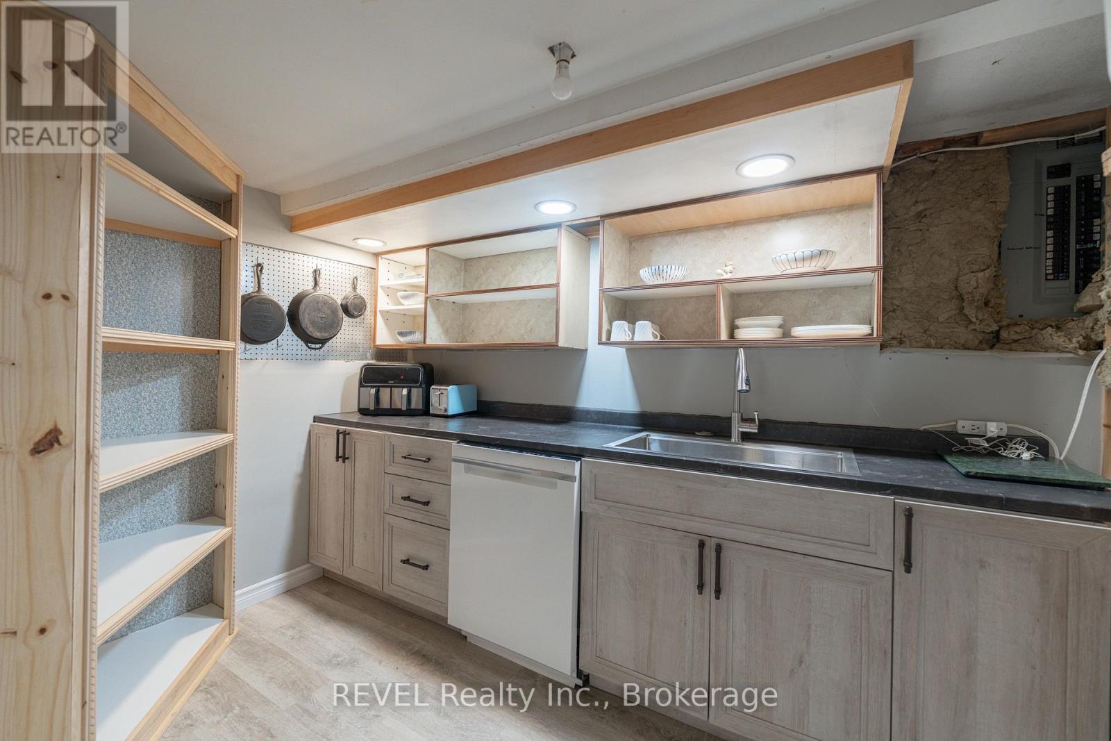 Photo 34 of 12 Hayes Street, St Catharines ON