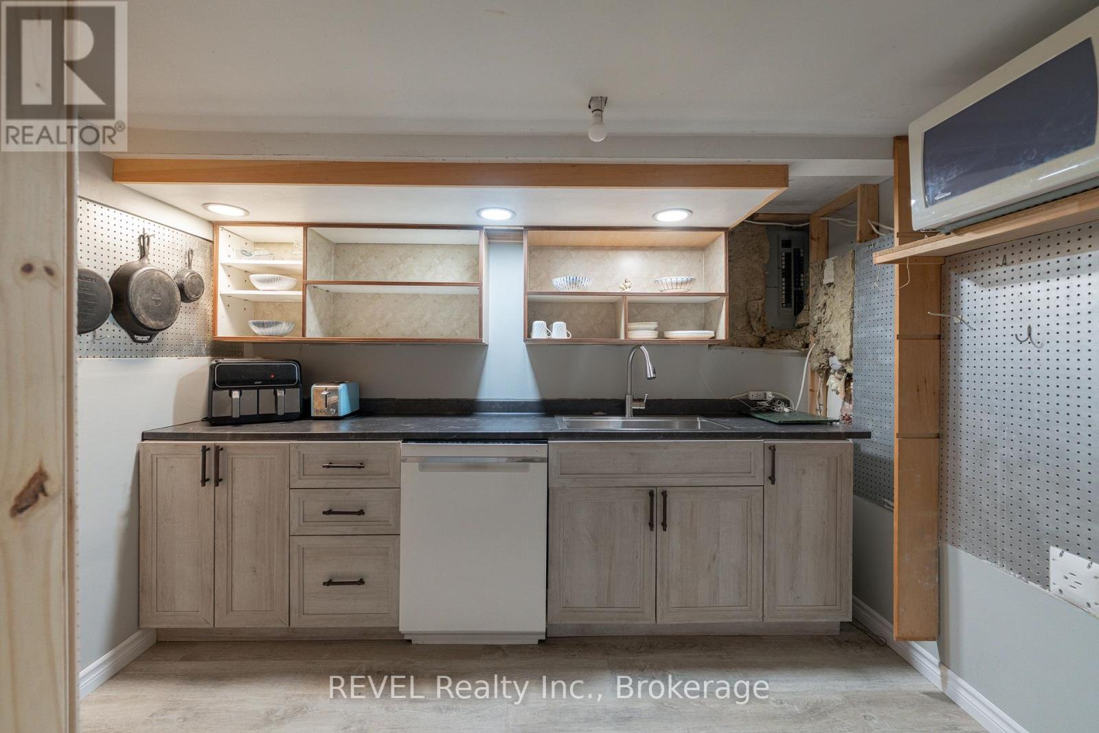 Photo 33 of 12 Hayes Street, St Catharines ON