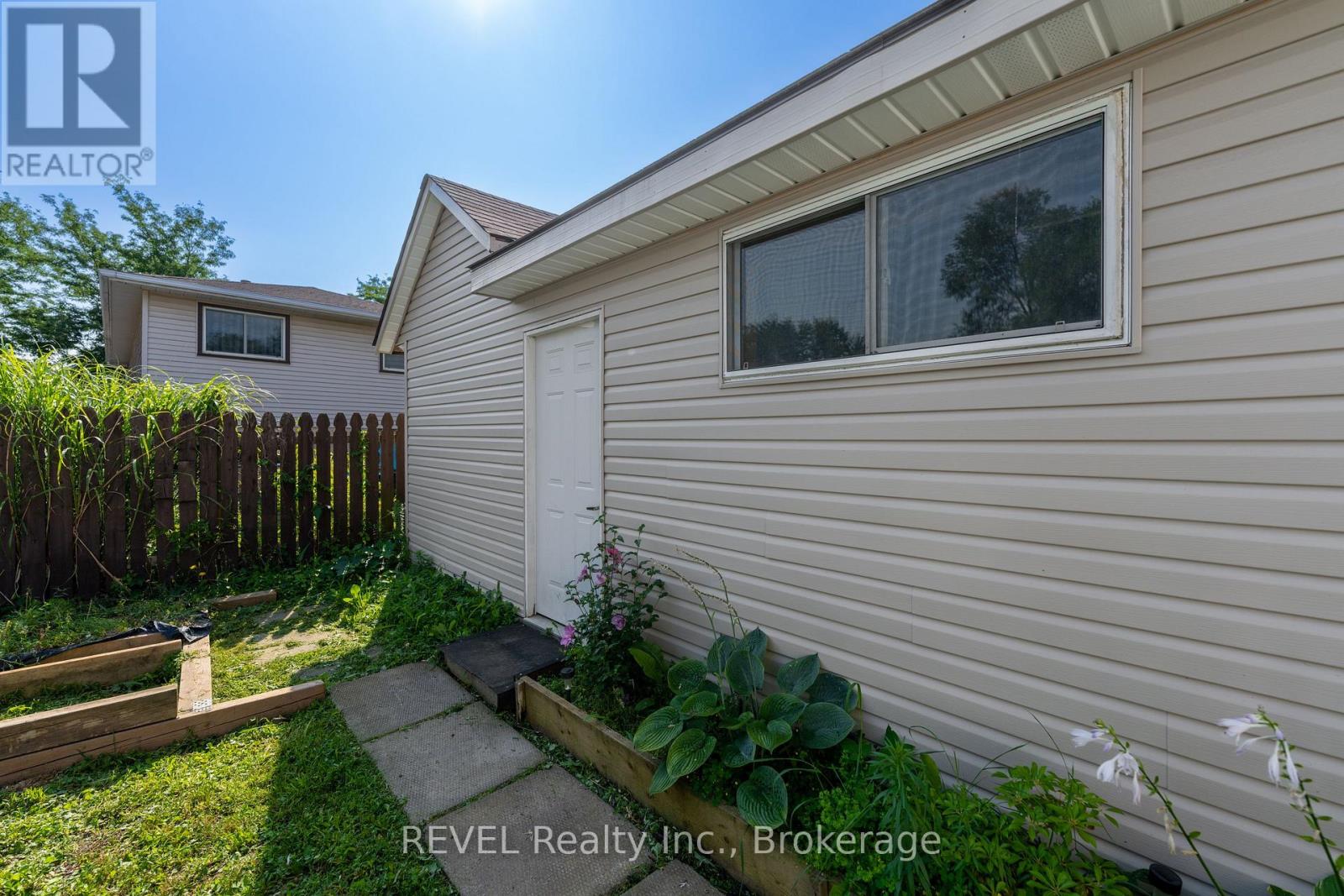 Photo 38 of 12 Hayes Street, St Catharines ON