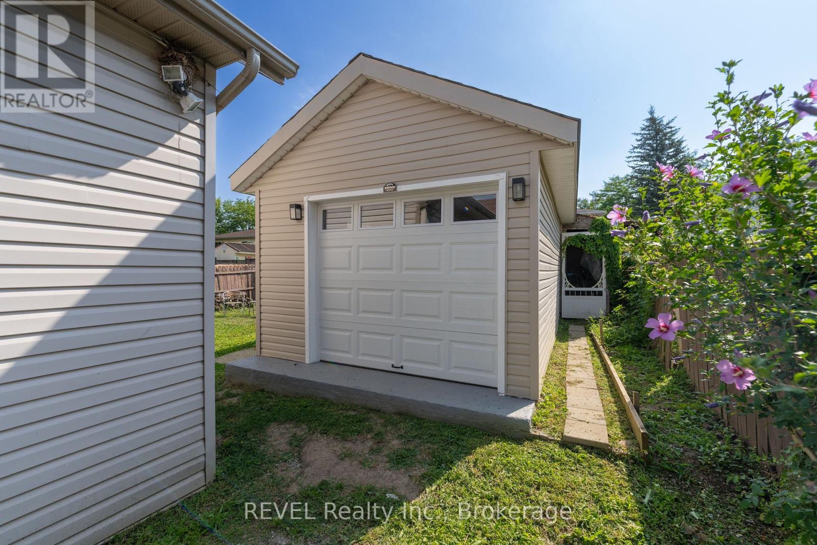 Photo 39 of 12 Hayes Street, St Catharines ON
