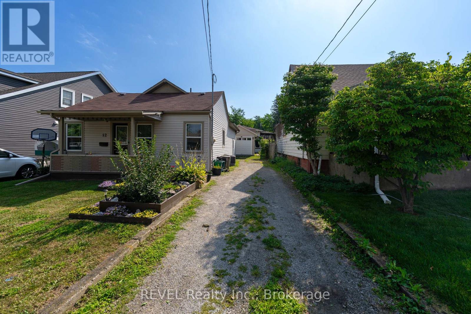 Photo 7 of 12 Hayes Street, St Catharines ON