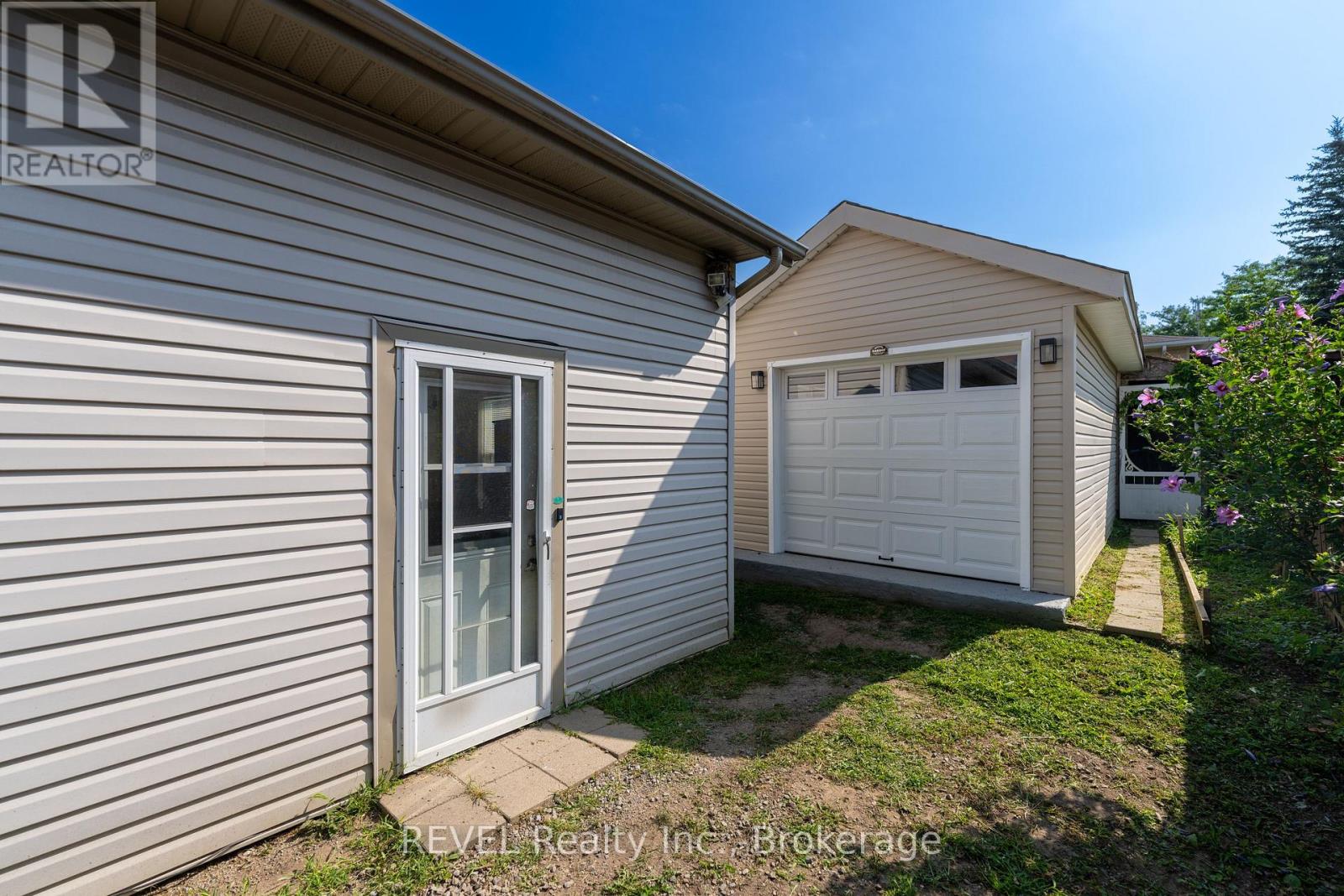 Photo 40 of 12 Hayes Street, St Catharines ON