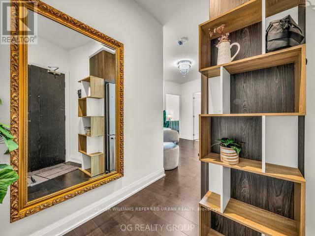 Photo 13 of 621 293 The Kingsway, Toronto ON