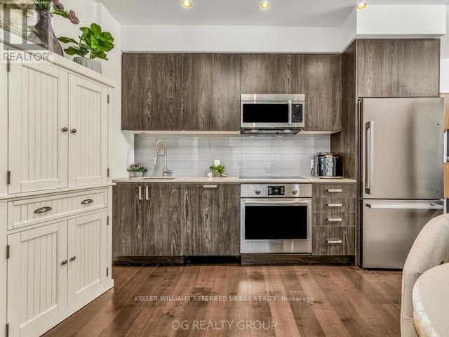 Photo 2 of 621 293 The Kingsway, Toronto ON