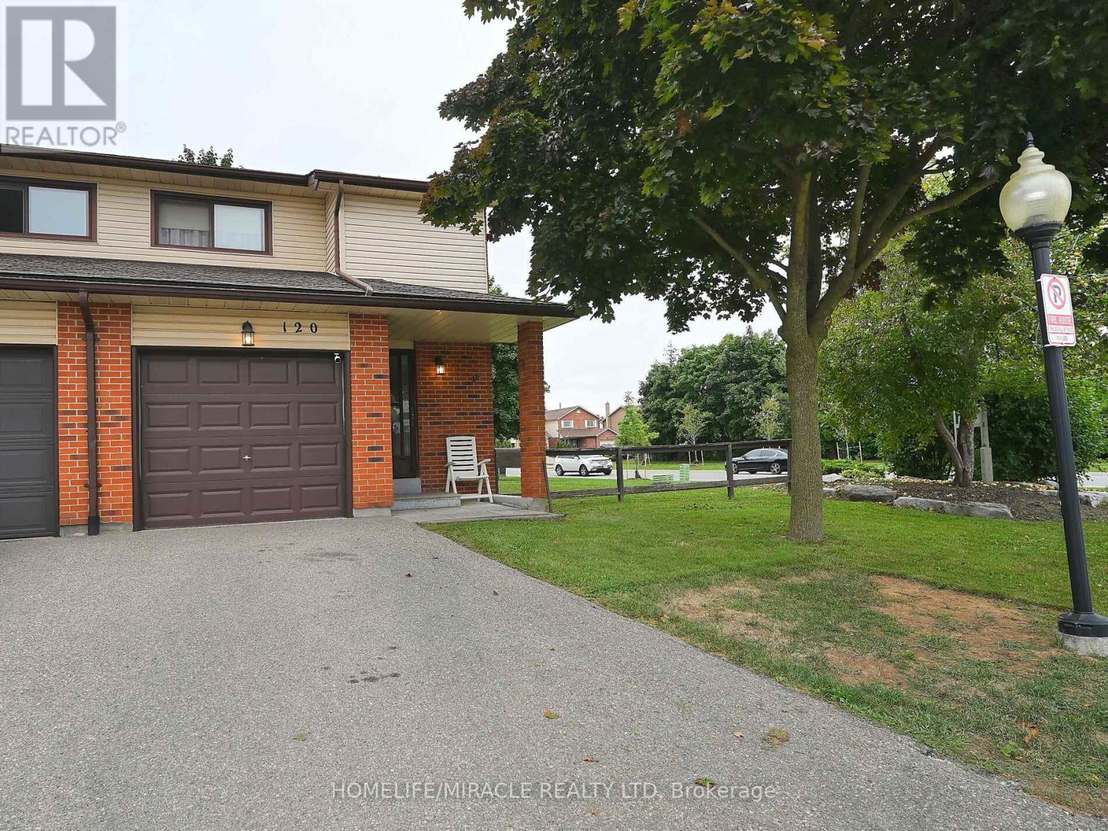 Photo 2 of 119 120 Collins Crescent W, Brampton ON
