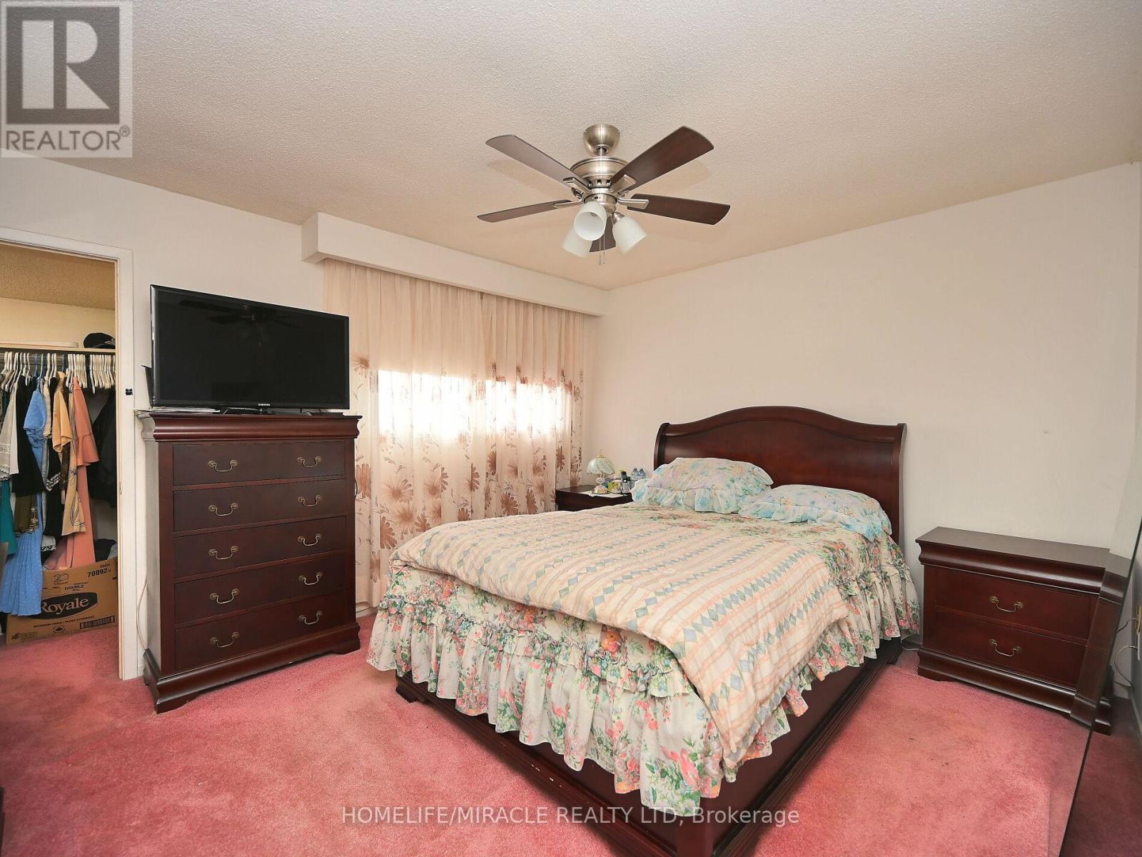 Photo 26 of 119 120 Collins Crescent W, Brampton ON