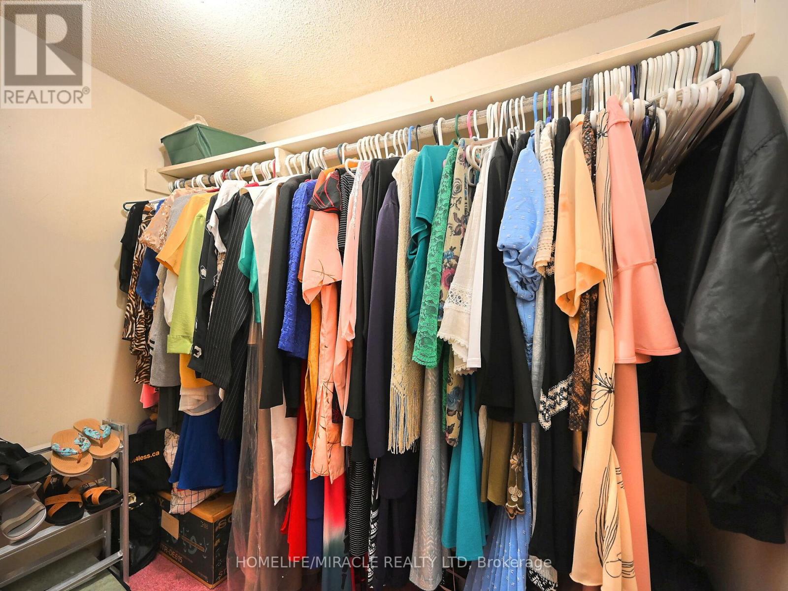 Photo 30 of 119 120 Collins Crescent W, Brampton ON