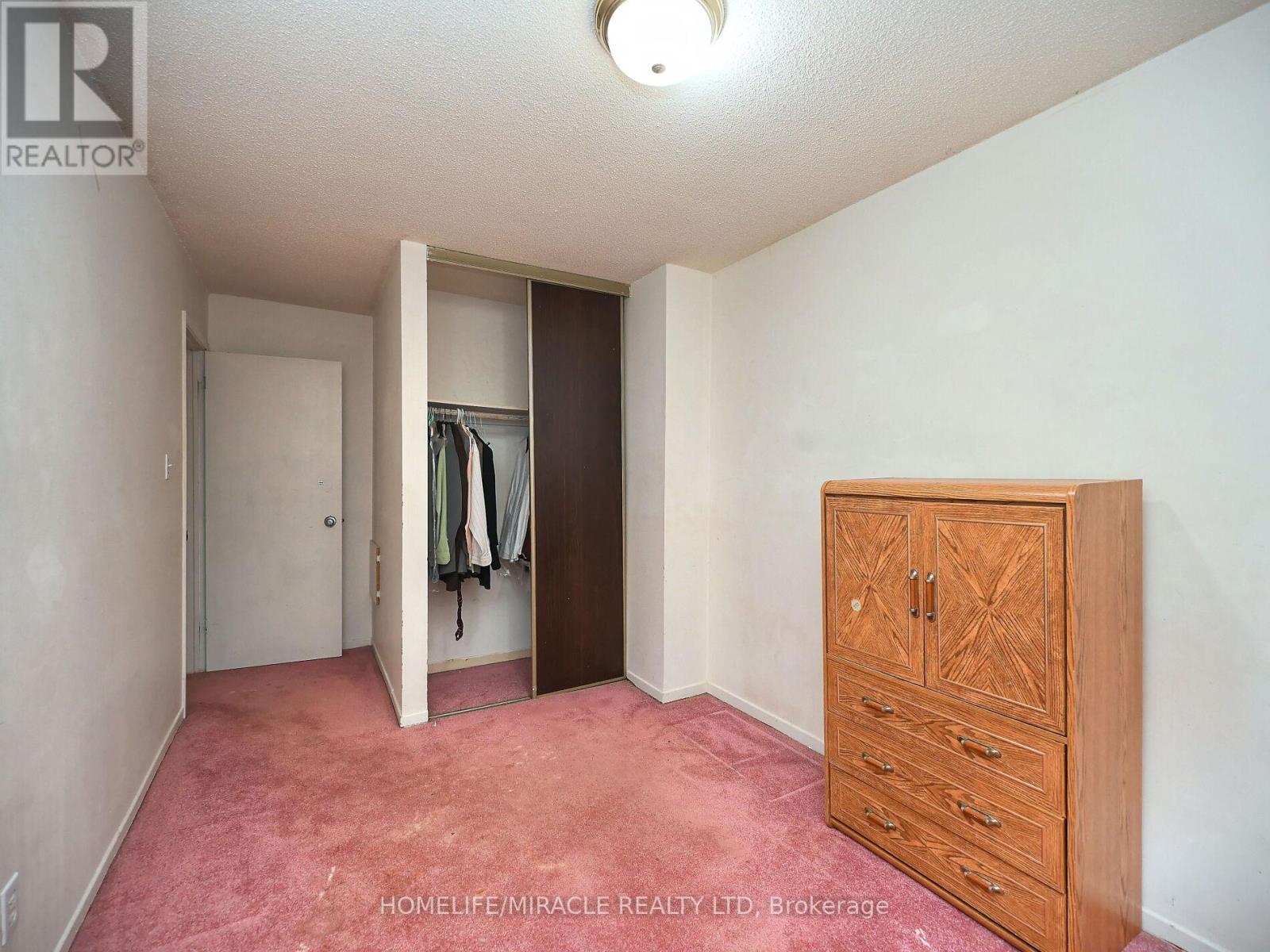 Photo 33 of 119 120 Collins Crescent W, Brampton ON