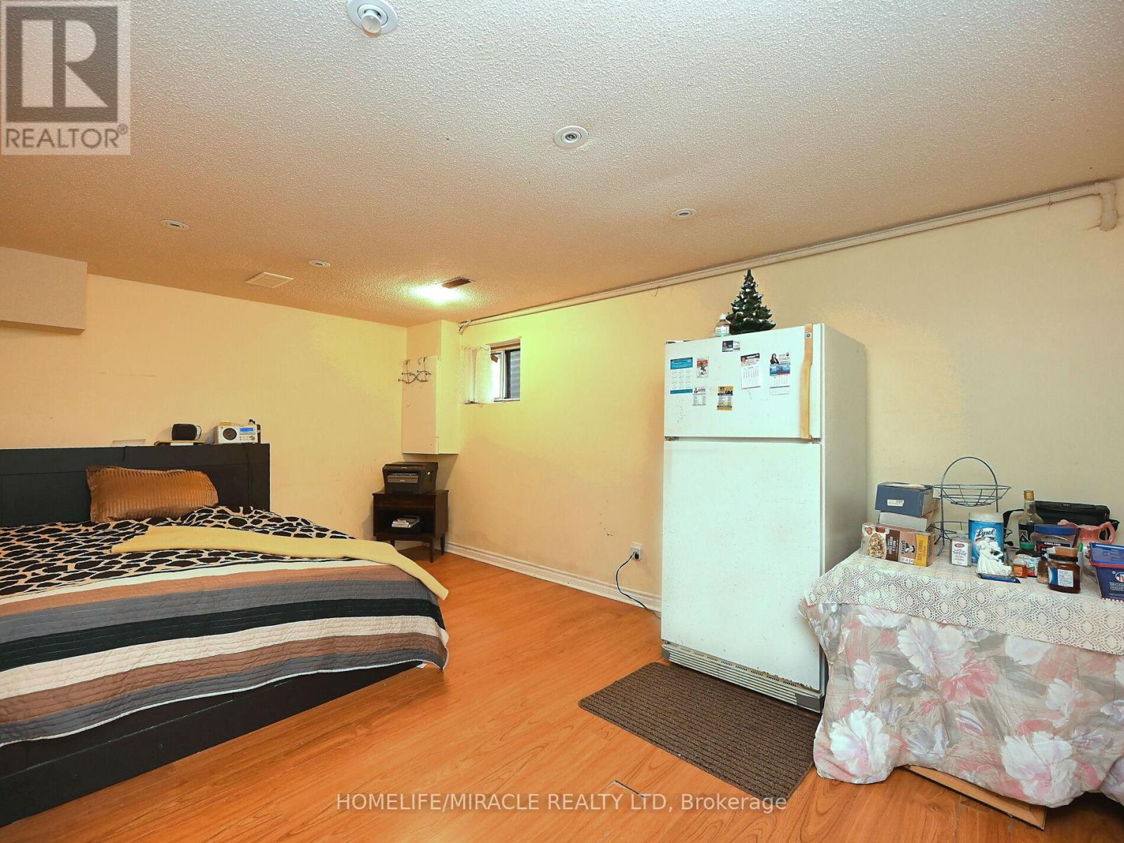 Photo 37 of 119 120 Collins Crescent W, Brampton ON