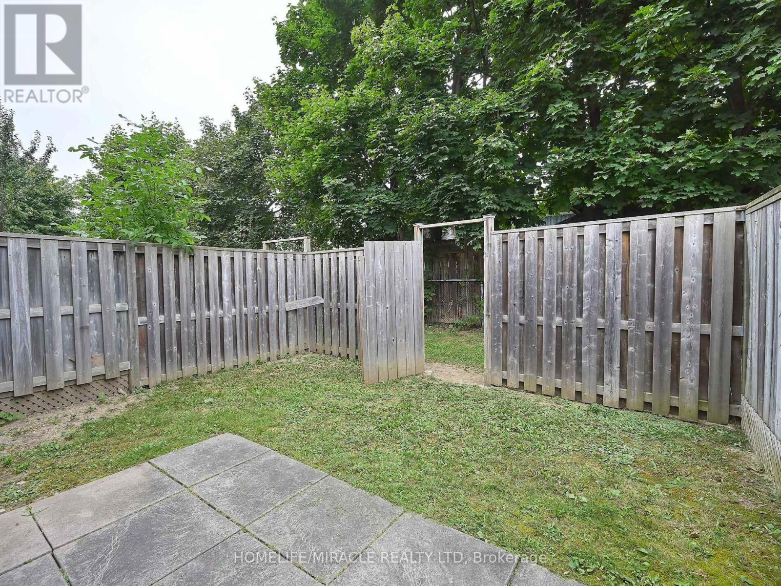 Photo 44 of 119 120 Collins Crescent W, Brampton ON