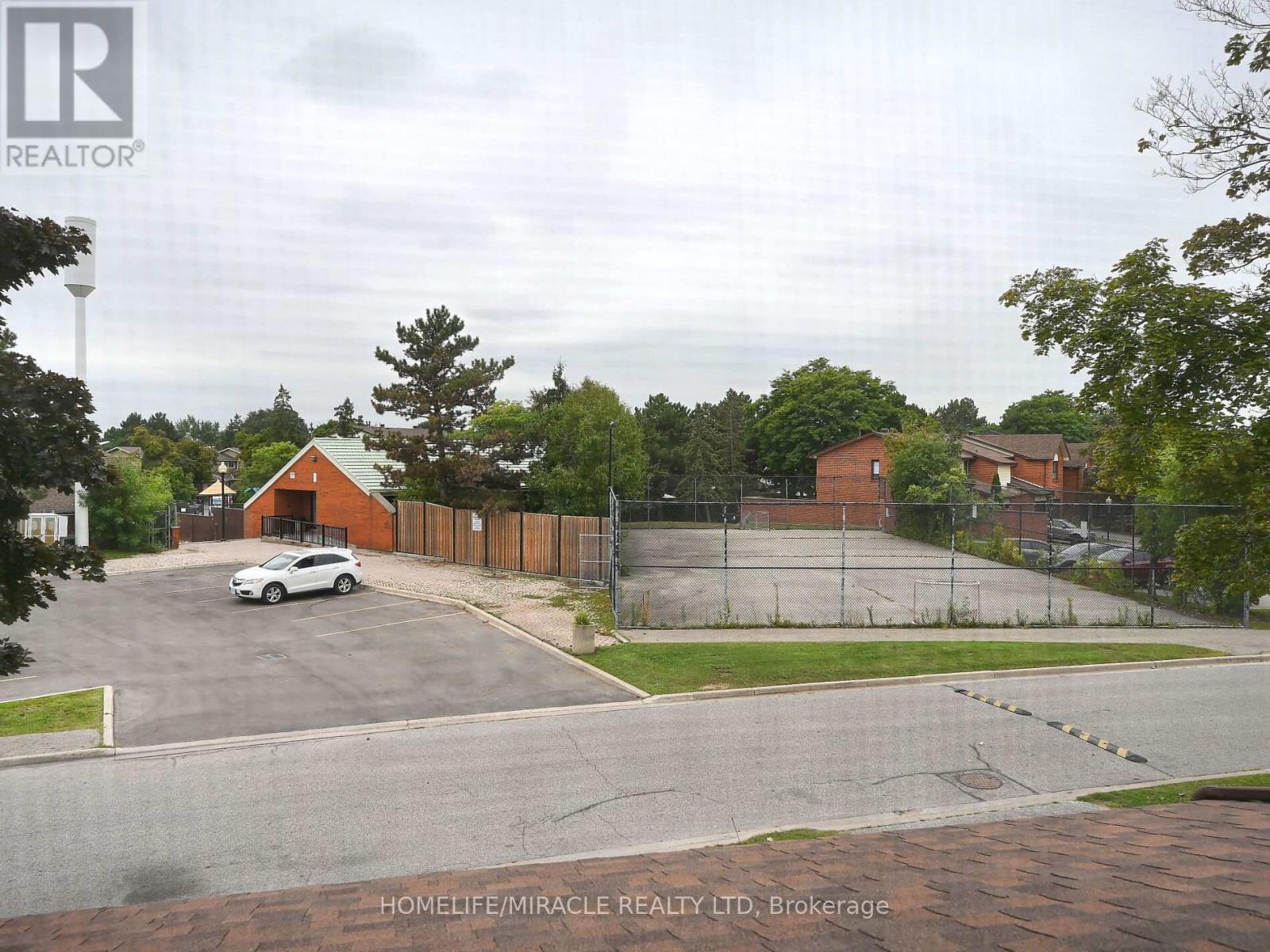Photo 45 of 119 120 Collins Crescent W, Brampton ON