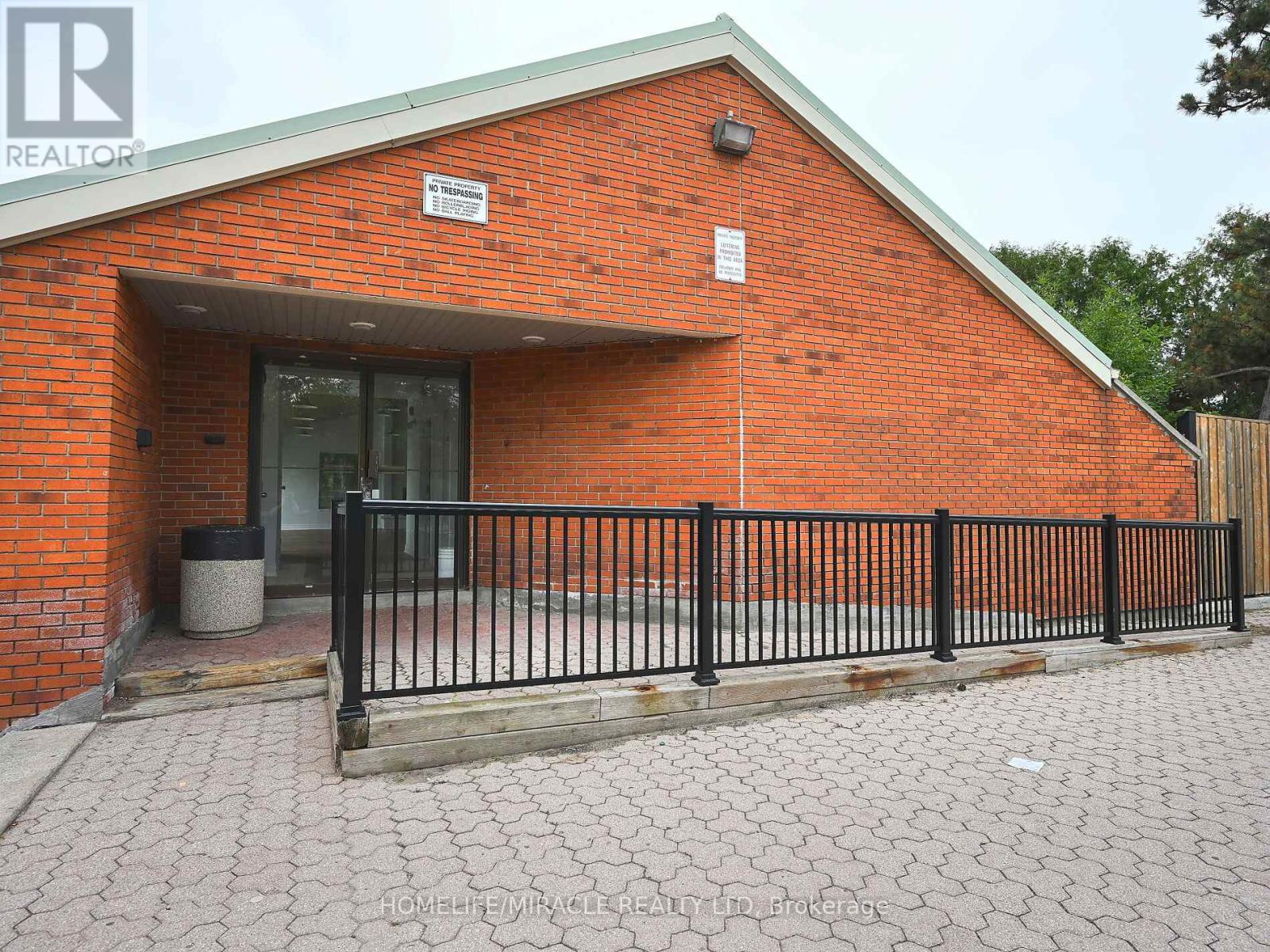 Photo 46 of 119 120 Collins Crescent W, Brampton ON