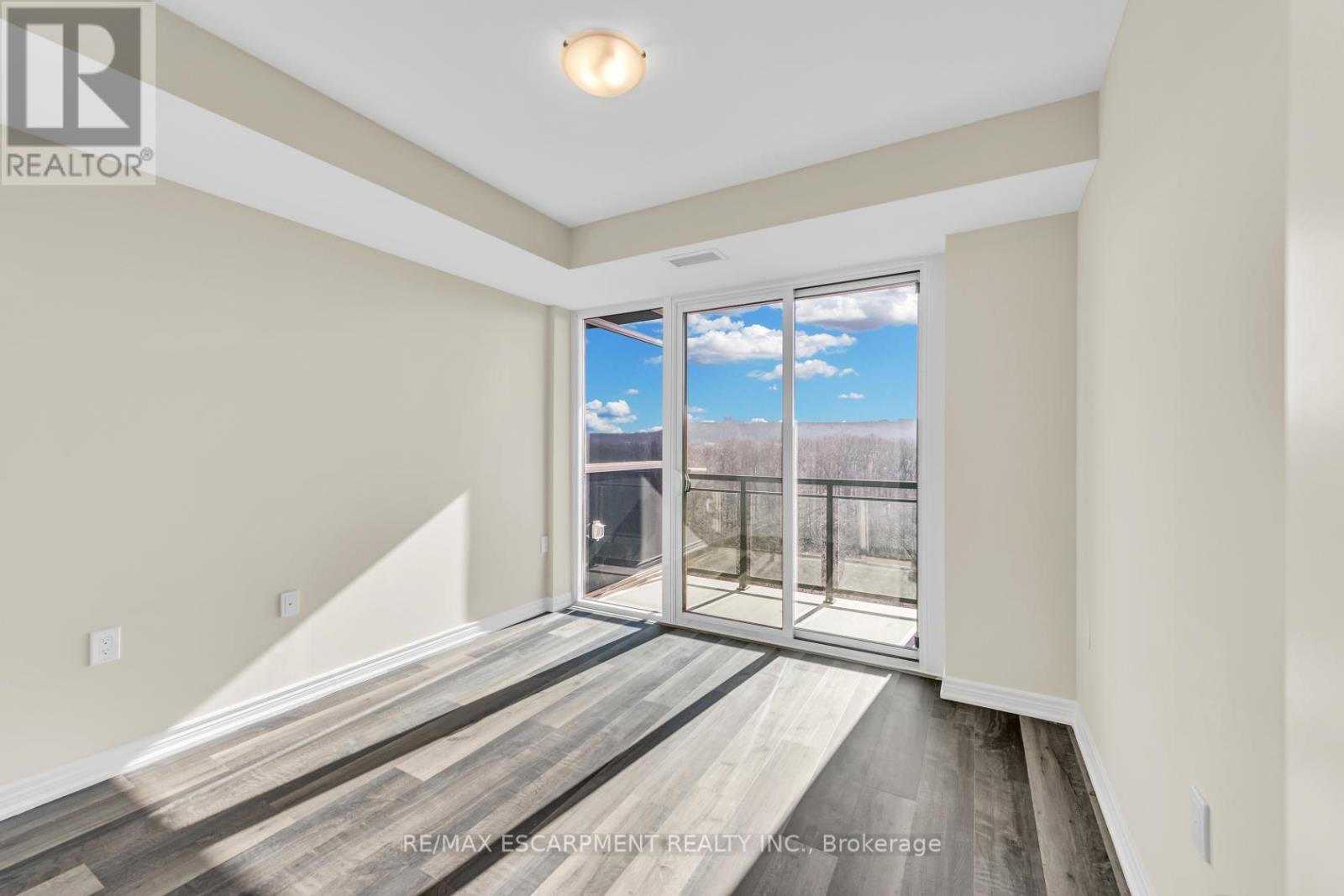 Photo 33 of 706 2750 King Street E, Hamilton ON