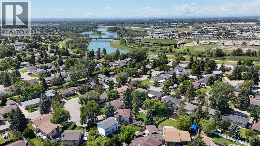 Single Family House 4 Level for Sale in  Lynnbrook Bay SE Ogden Calgary 