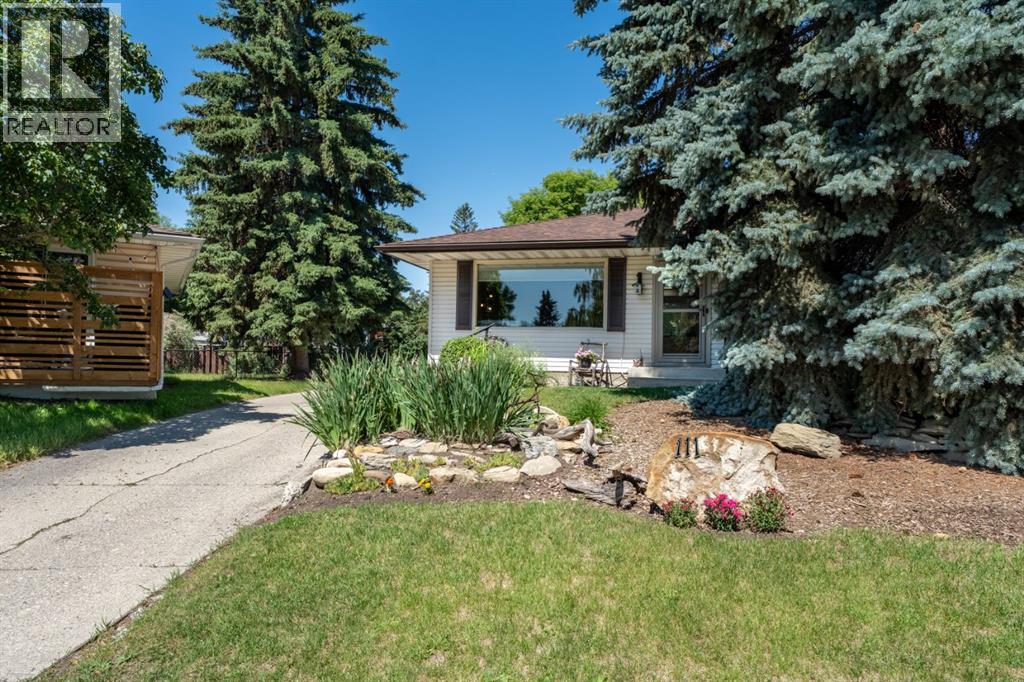 Single Family House 4 Level for Sale in  Lynnbrook Bay SE Ogden Calgary 