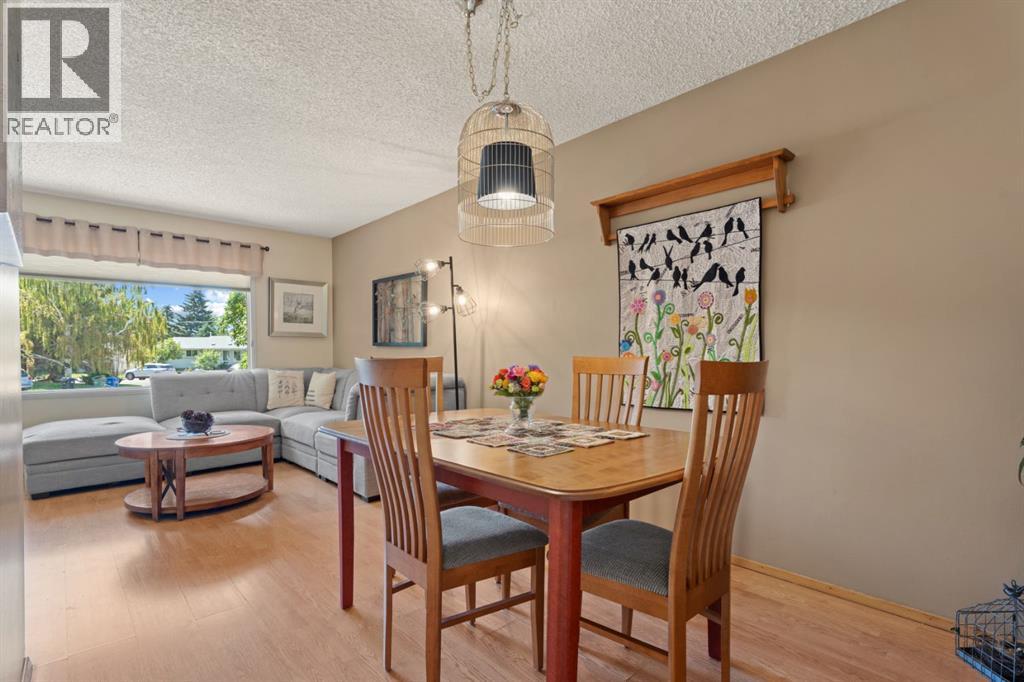 Single Family House 4 Level for Sale in  Lynnbrook Bay SE Ogden Calgary 