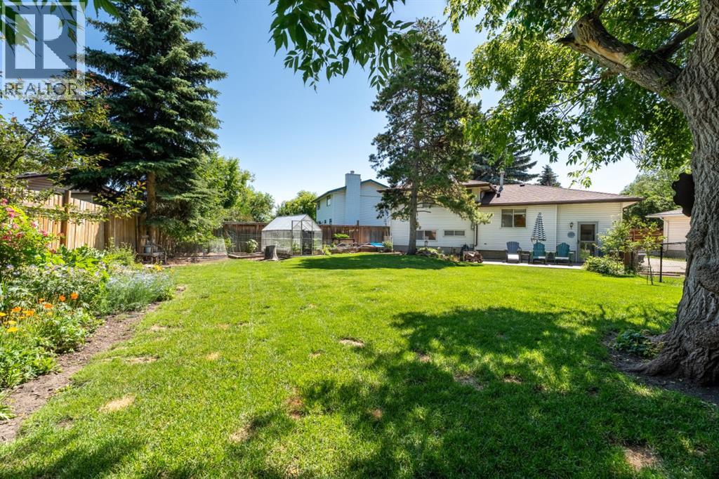 Single Family House 4 Level for Sale in  Lynnbrook Bay SE Ogden Calgary 