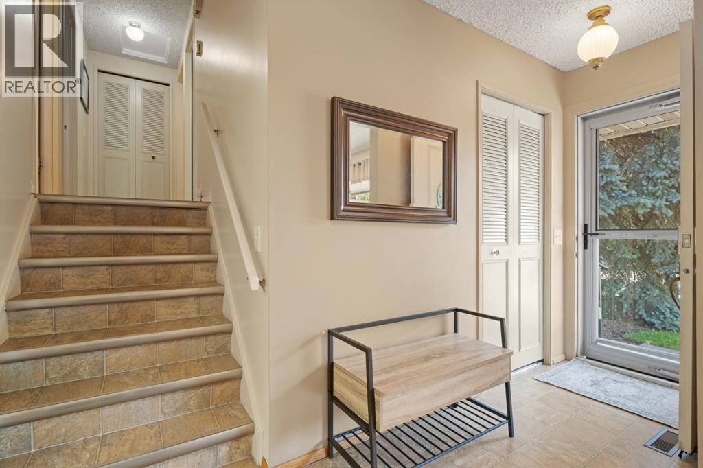 Single Family House 4 Level for Sale in  Lynnbrook Bay SE Ogden Calgary 
