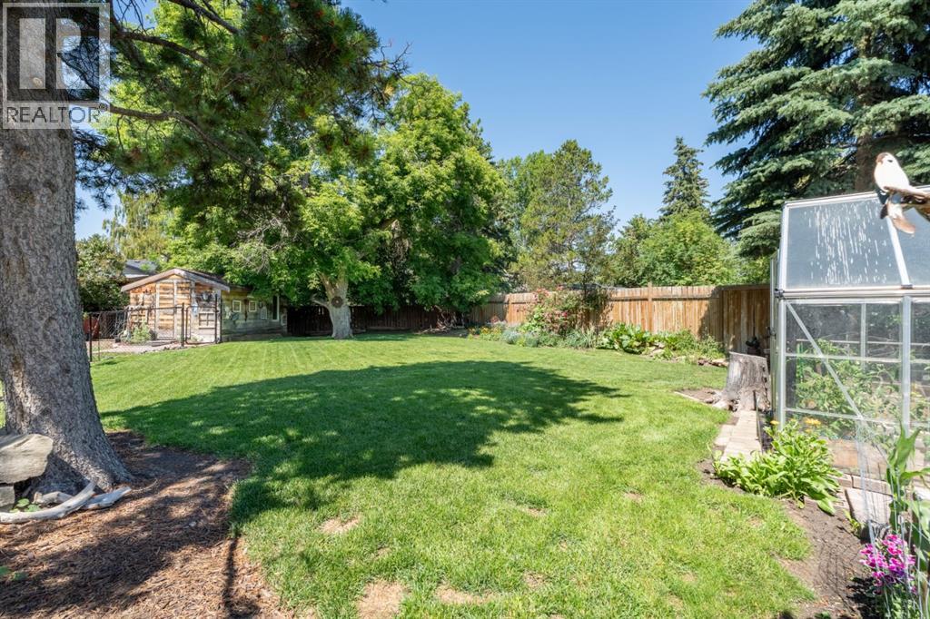 Single Family House 4 Level for Sale in  Lynnbrook Bay SE Ogden Calgary 