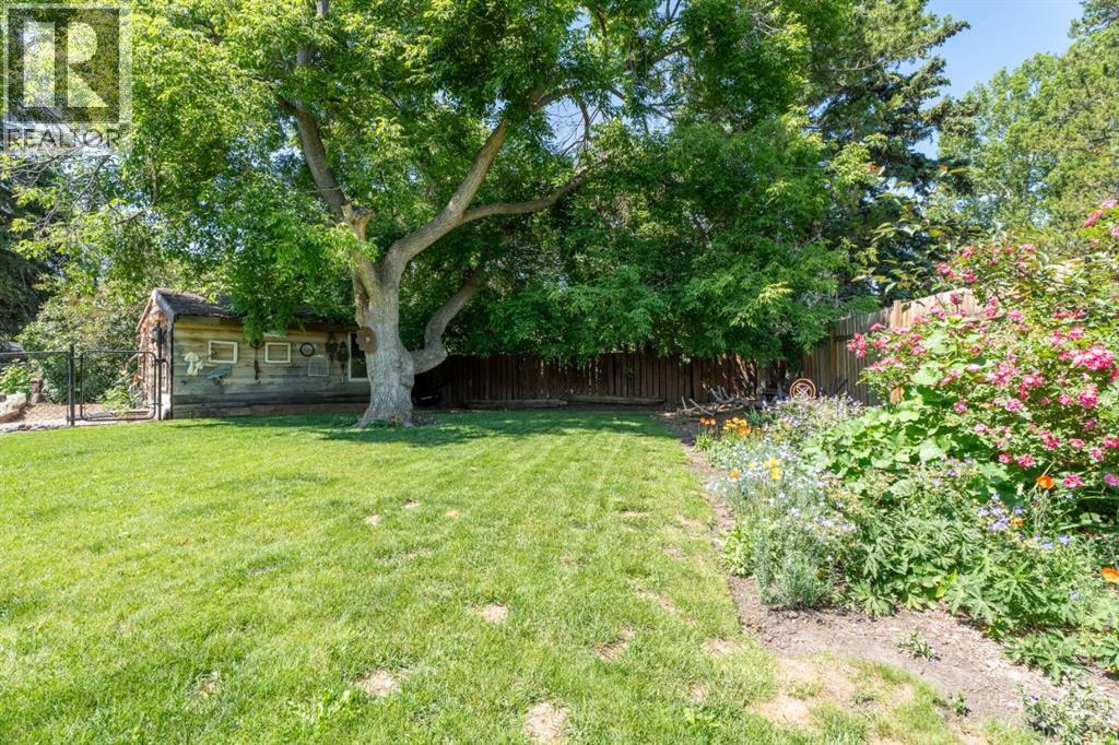 Single Family House 4 Level for Sale in  Lynnbrook Bay SE Ogden Calgary 