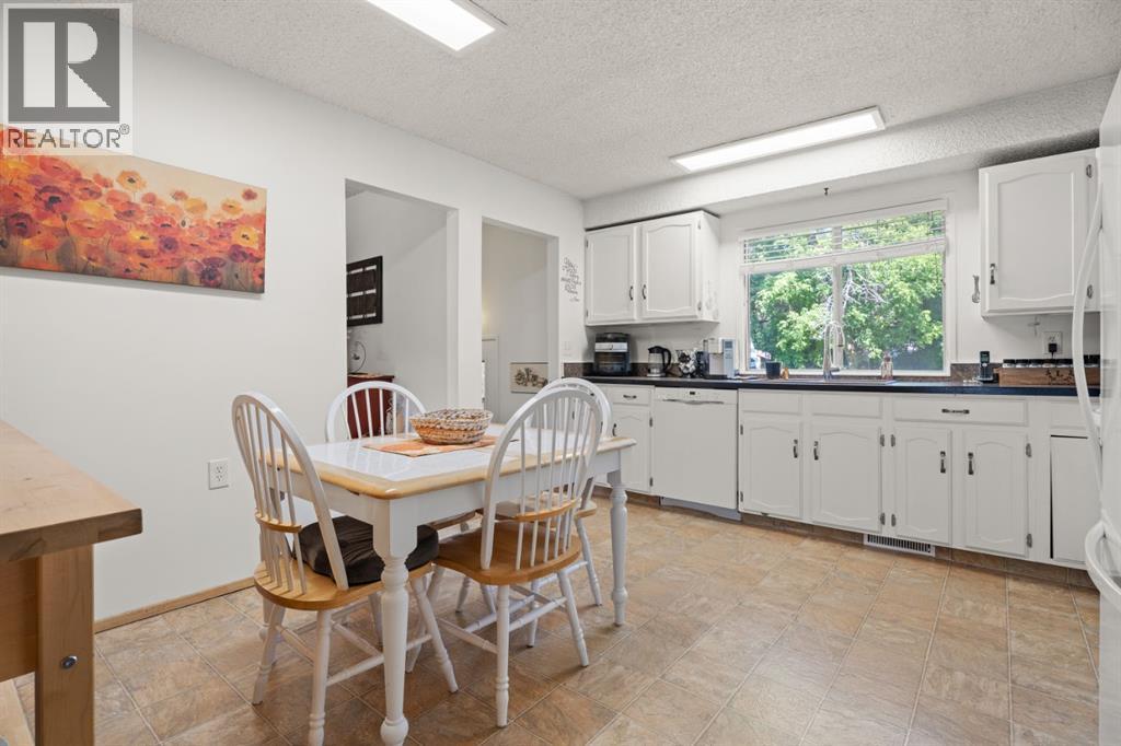 Single Family House 4 Level for Sale in  Lynnbrook Bay SE Ogden Calgary 