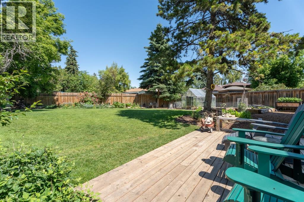 Single Family House 4 Level for Sale in  Lynnbrook Bay SE Ogden Calgary 