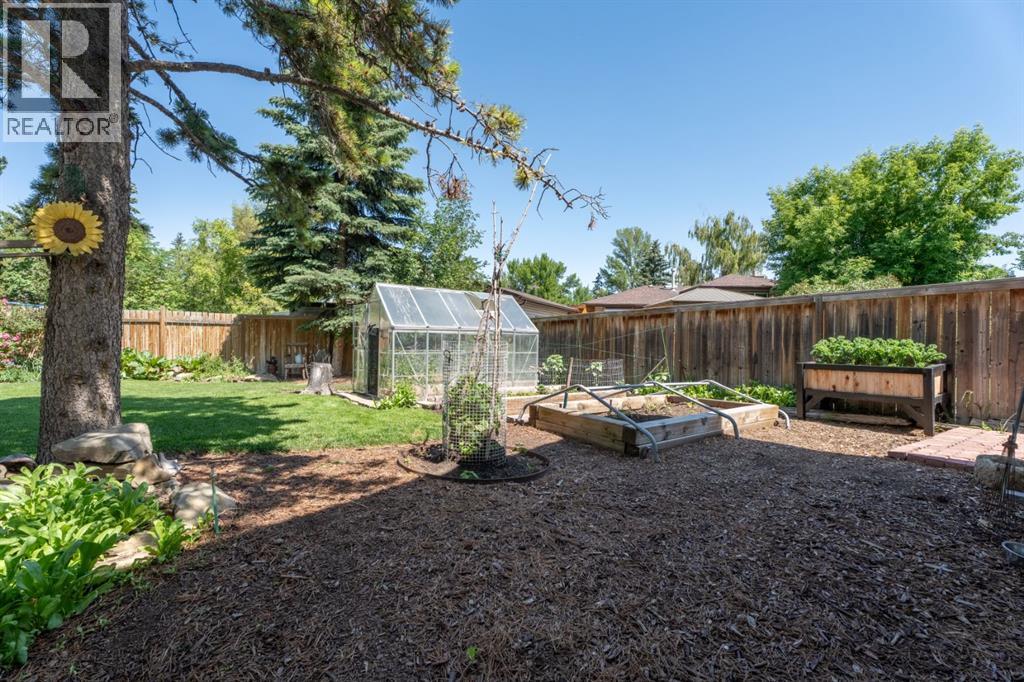 Single Family House 4 Level for Sale in  Lynnbrook Bay SE Ogden Calgary 
