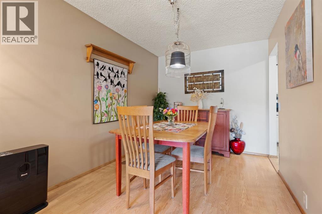 Single Family House 4 Level for Sale in  Lynnbrook Bay SE Ogden Calgary 
